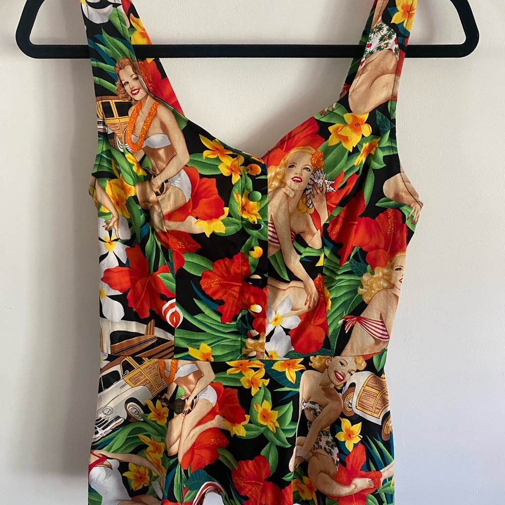Vintage-Inspired Floral Pinup Tank Top - Black Multi